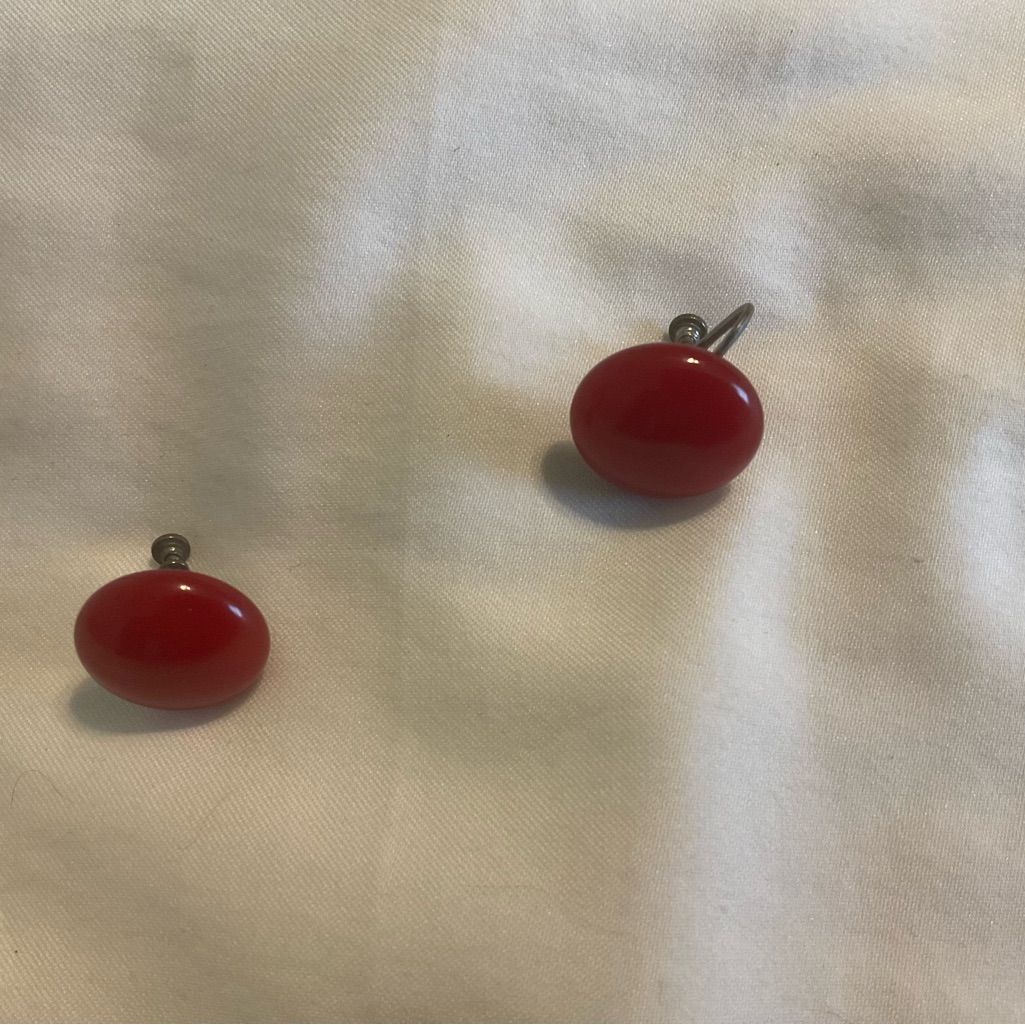 Chic Scarlet Earrings 22$